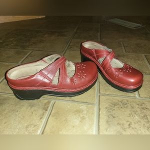 Klogs footware size 6